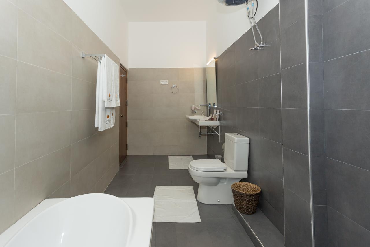 Grand Camellia Hotel Нувара Елия Екстериор снимка
