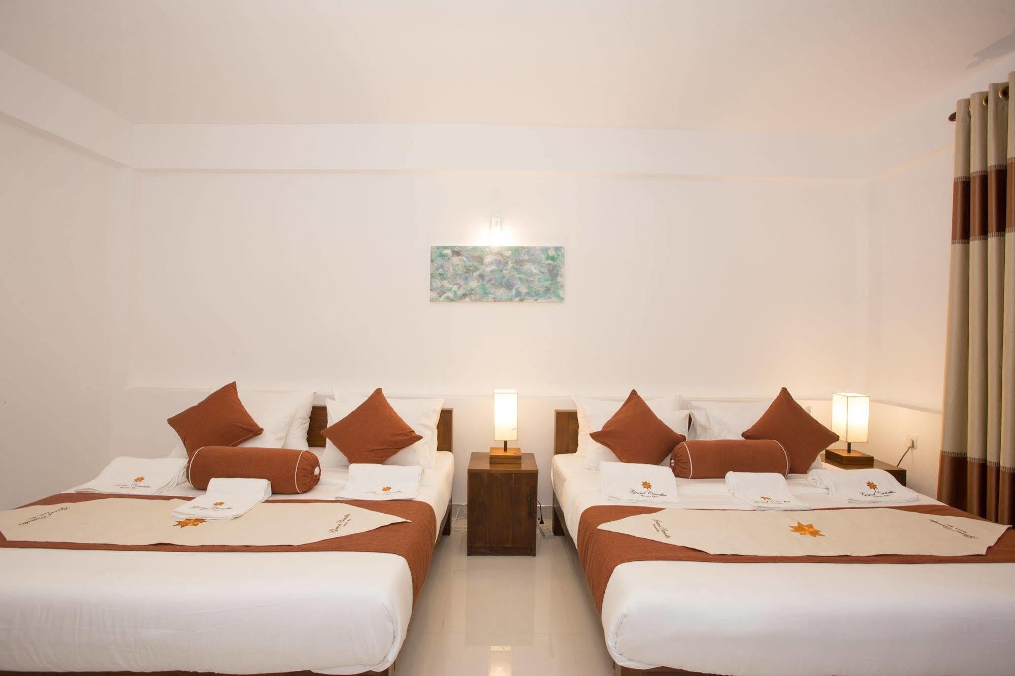 Grand Camellia Hotel Нувара Елия Екстериор снимка