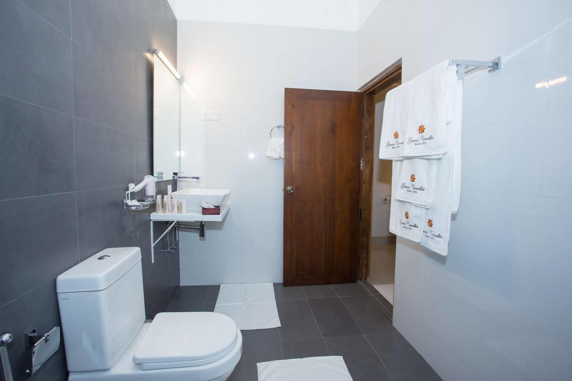 Grand Camellia Hotel Нувара Елия Екстериор снимка