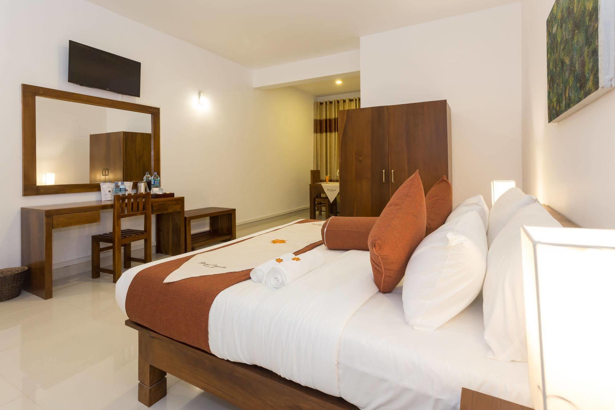 Grand Camellia Hotel Нувара Елия Екстериор снимка