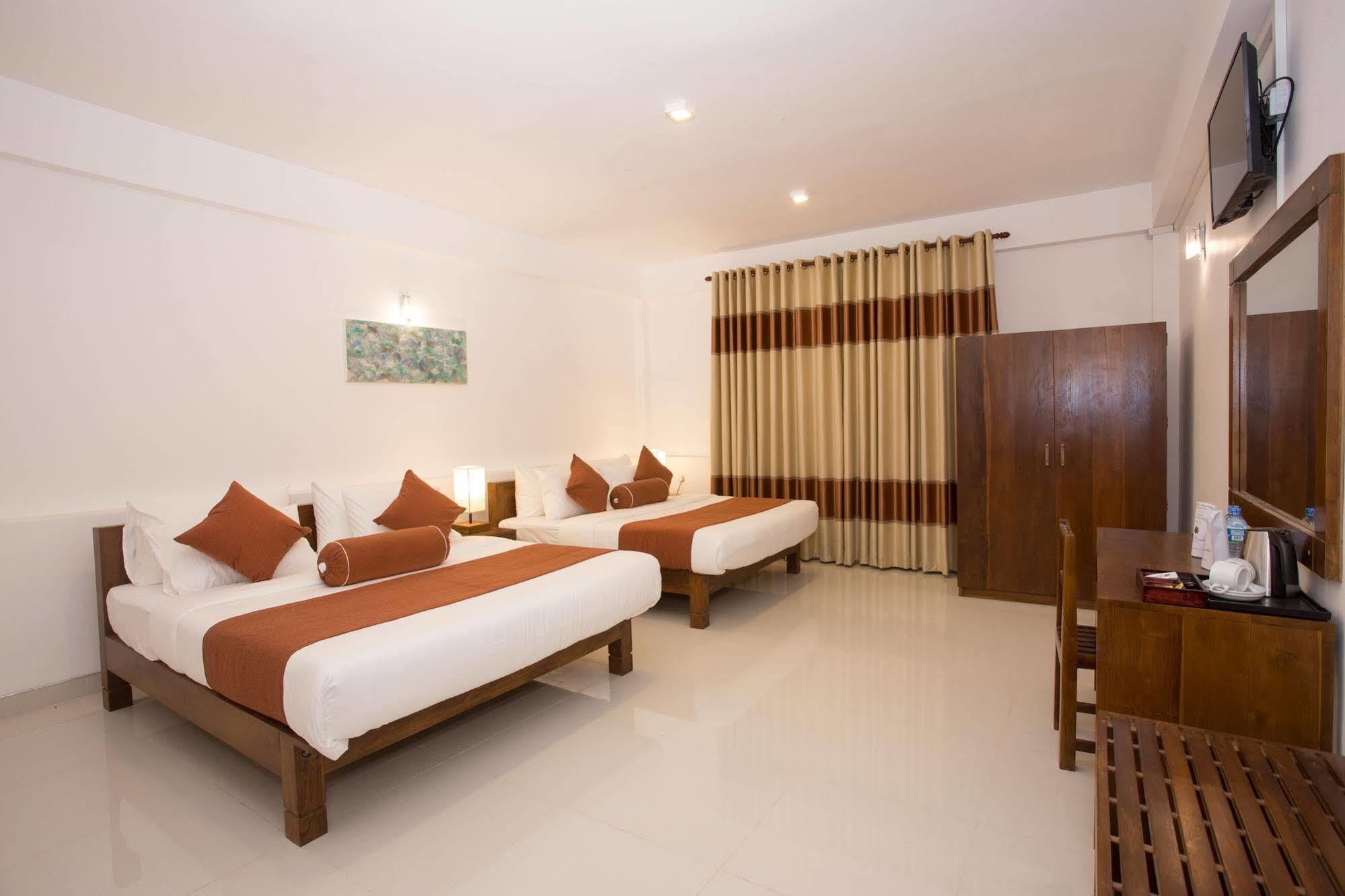 Grand Camellia Hotel Нувара Елия Екстериор снимка
